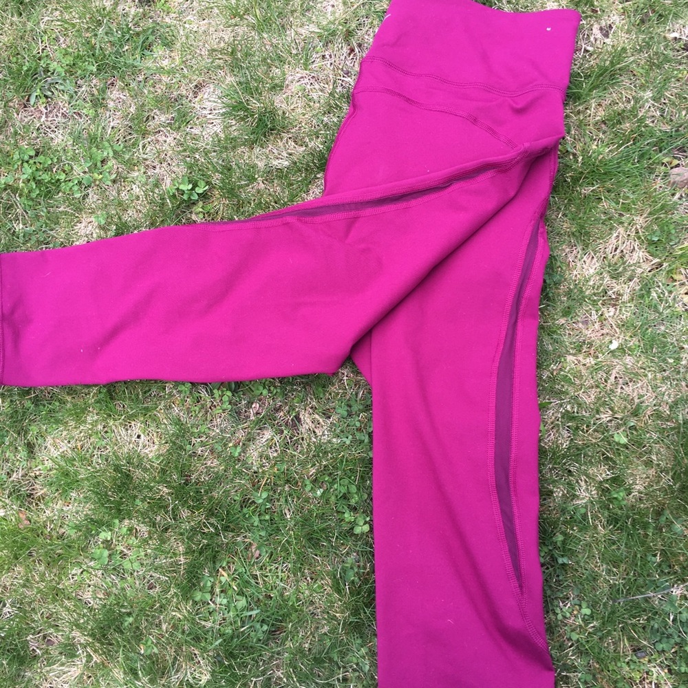 Old navy Active fuschia/berry leggings with mesh